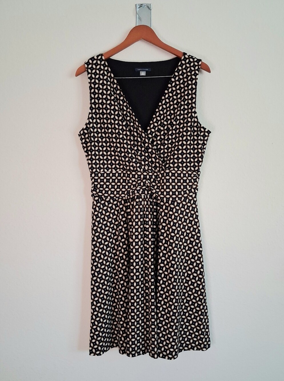 Tommy Hilfiger Black, Brown & Cream Sleeveless V-Neck Knot-Front Midi Dress